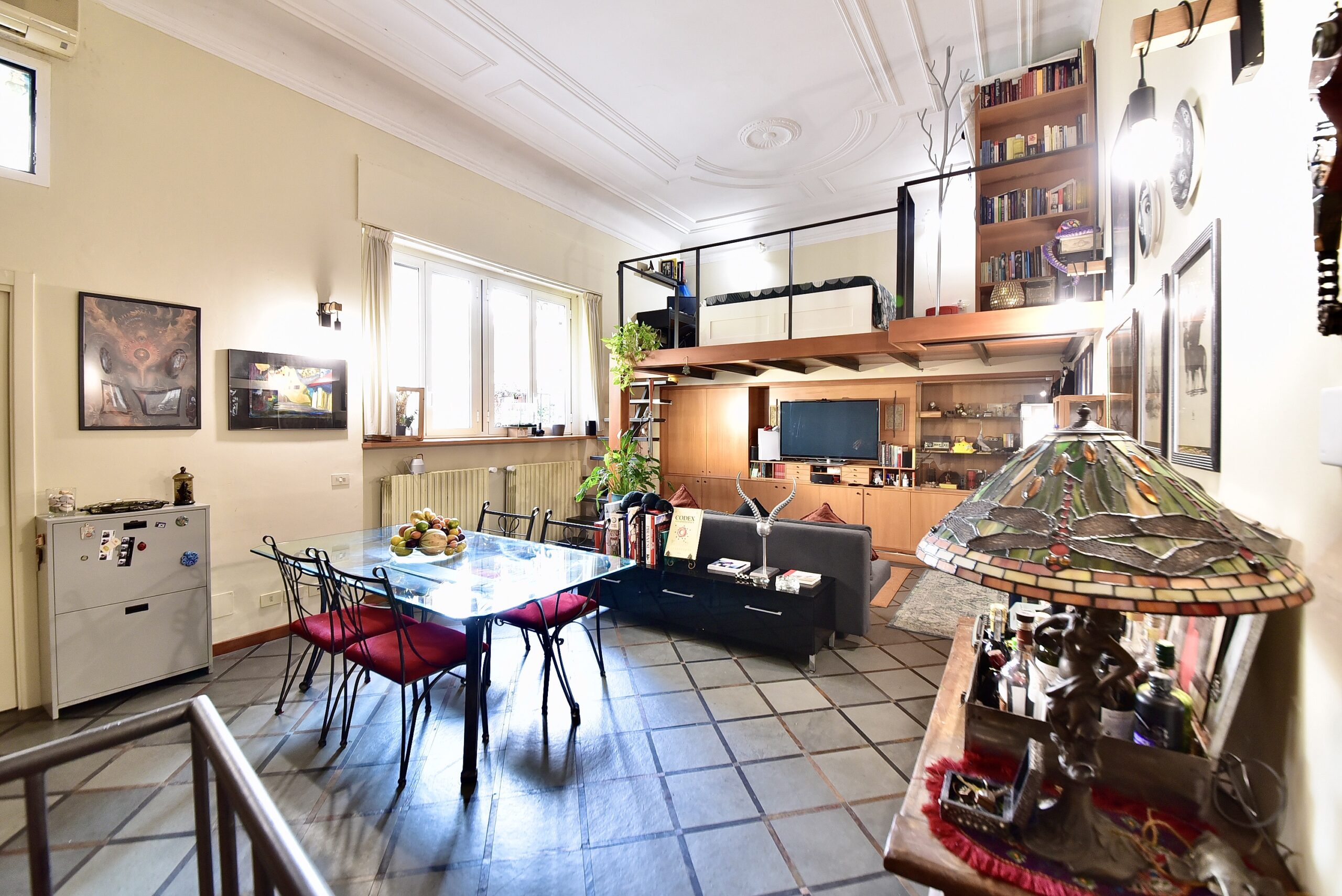 LOFT con taverna in zona Nolo