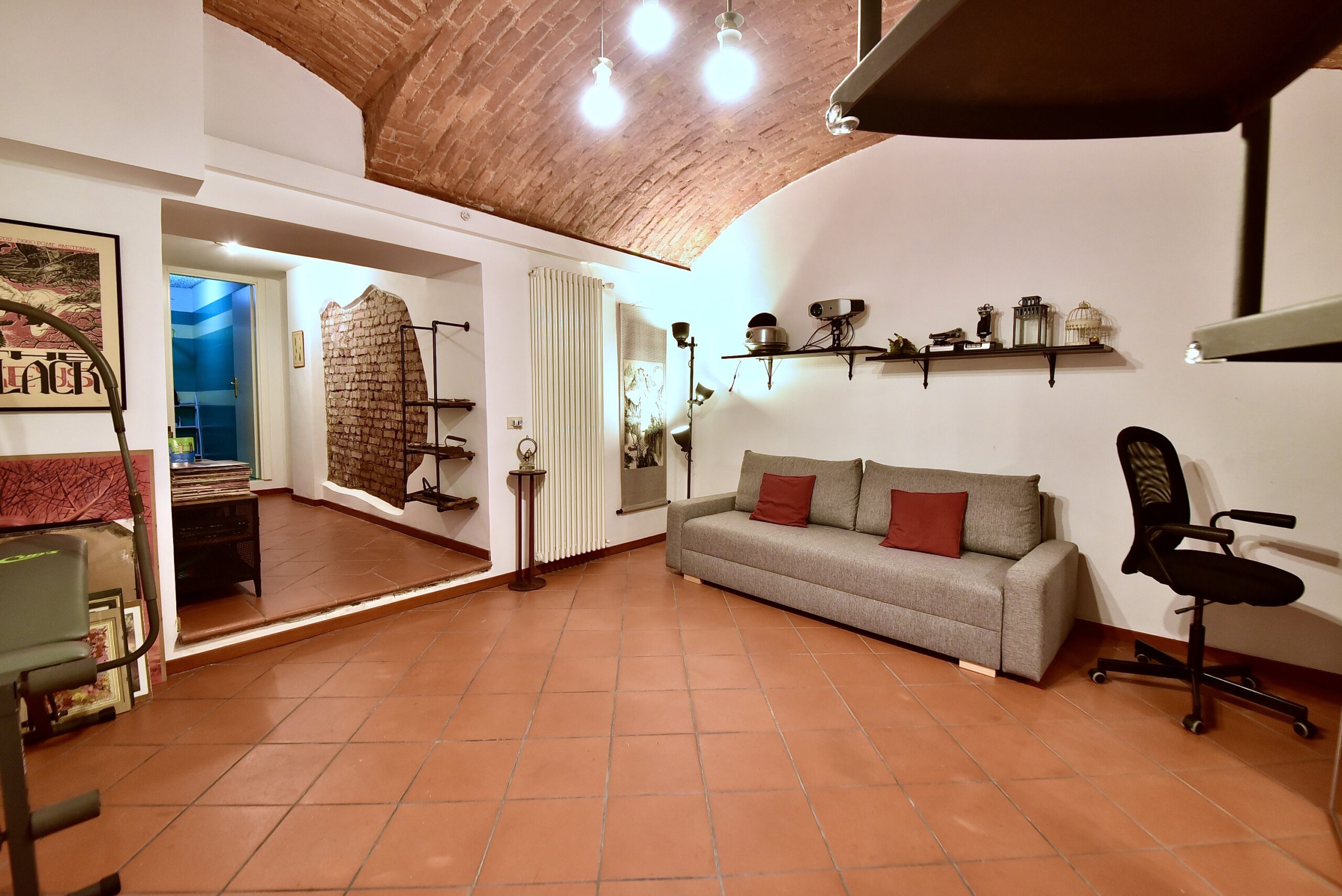 LOFT con taverna in zona Nolo