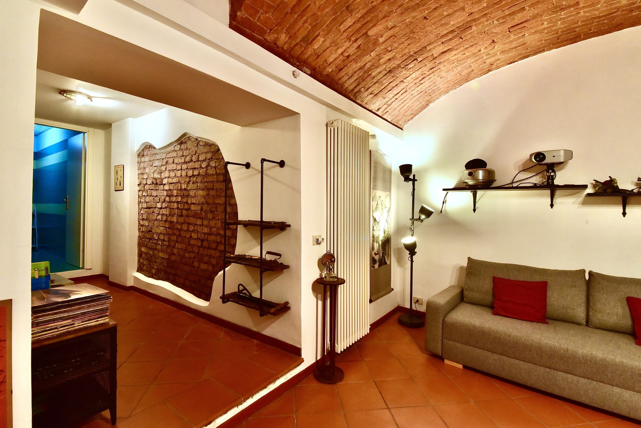 LOFT con taverna in zona Nolo