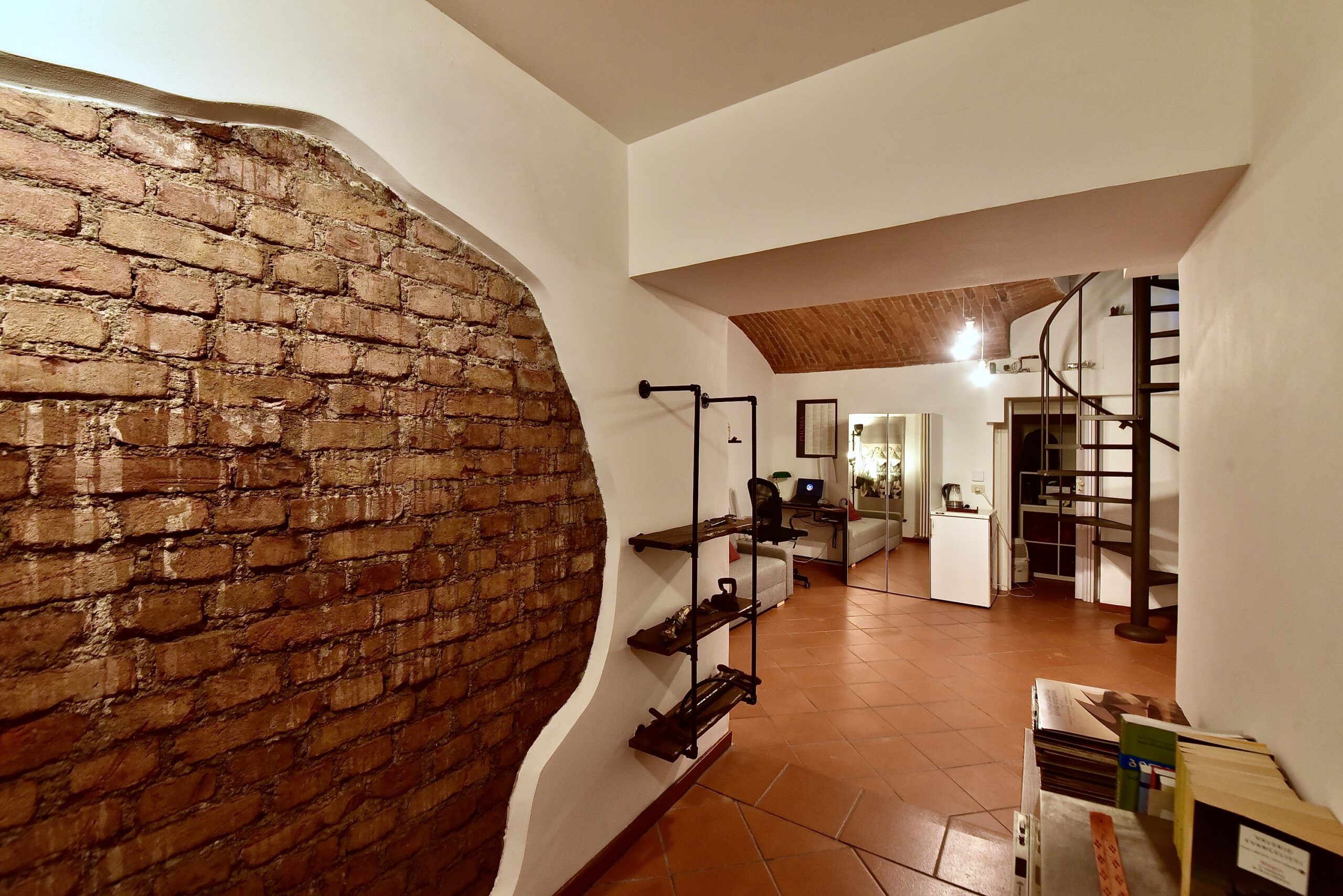 LOFT con taverna in zona Nolo